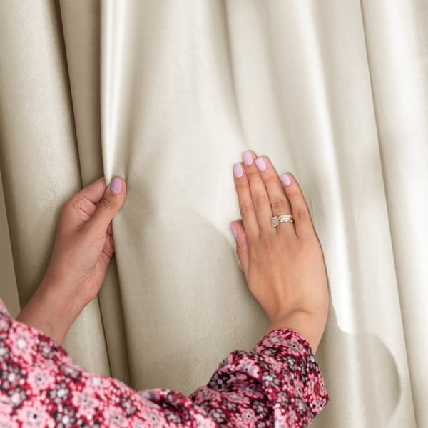 Béžový sametový dimout závěs 140x245 cm Eyelets – Restilo-image-1