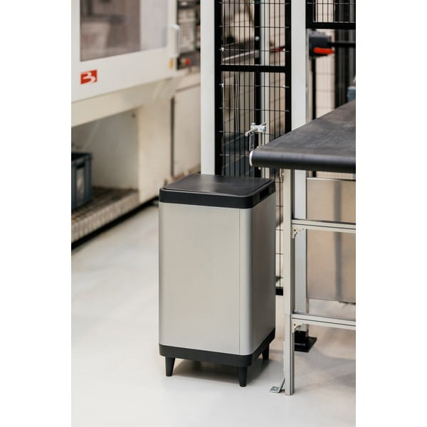 Dotykový plastový odpadkový koš ve stříbrné barvě 80 l Berlino – DEA HOME-image-1