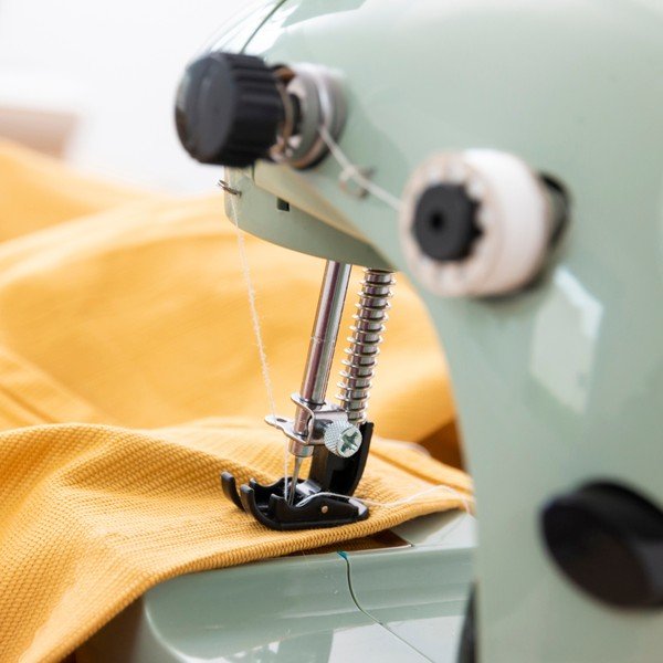 Zelený šicí stroj InnovaGoods Sewing Machine-image-1