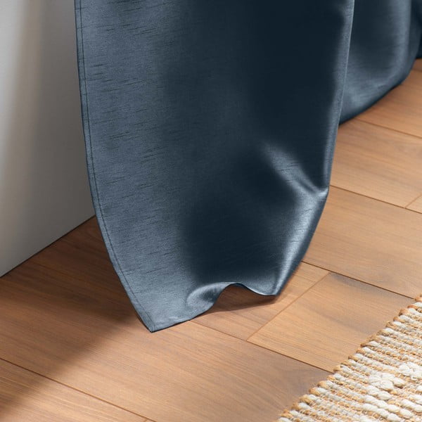 Tmavě modrý závěs z mikrosaténu 140x240 cm Shana – douceur d'intérieur-image-3