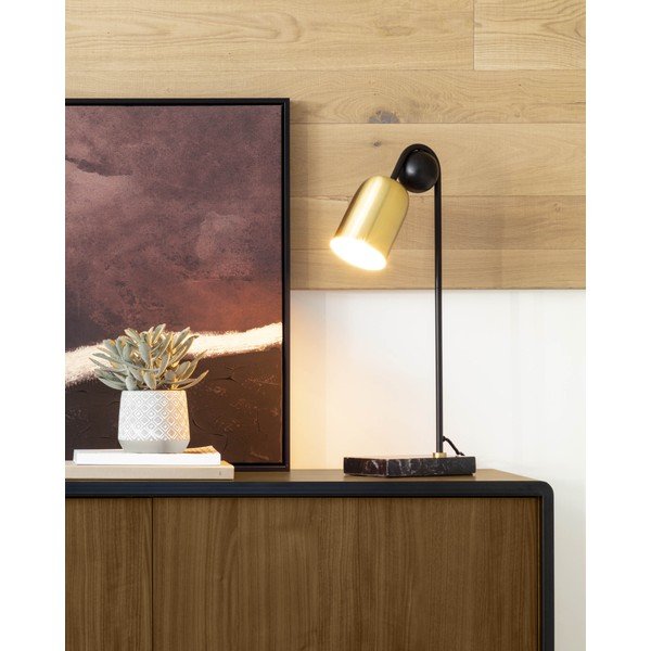 Stolní lampa v černo-zlaté barvě (výška 60 cm) Natsumi – Kave Home-image-1
