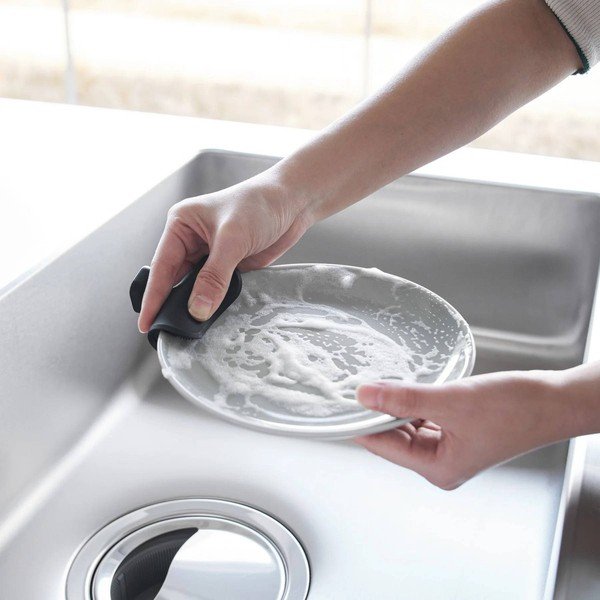 Silikonová houbička na nádobí Tower – YAMAZAKI-image-2