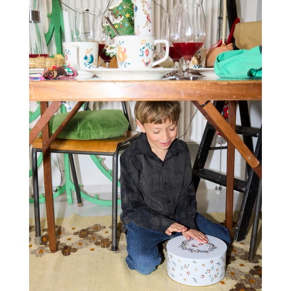 Svíčka doba hoření 56 h s vánočním motivem Grand Cru Cottage 2025 – Rosendahl-image-4