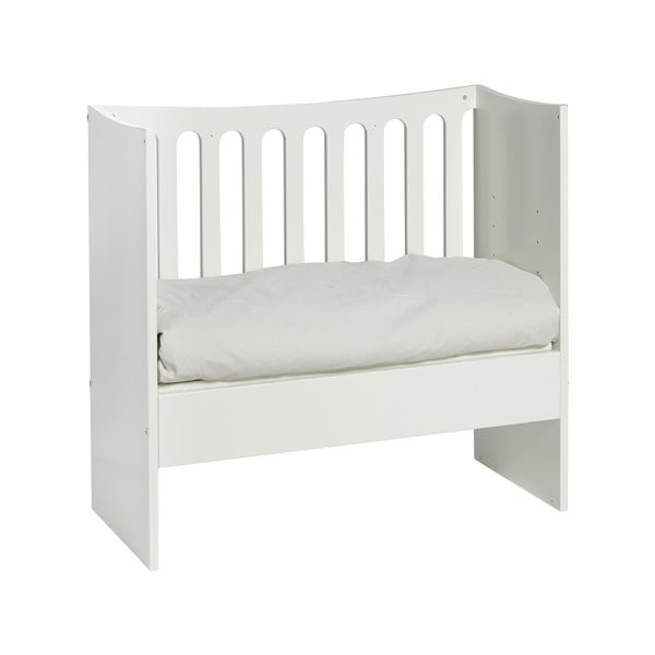 Bílá dětská postýlka na kolečkách s odnímatelnou postranní pelestí Manis-h, 89 x 44 cm