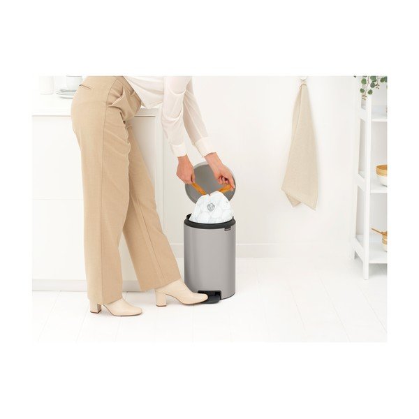 Světle šedý nášlapný ocelový odpadkový koš 12 l NewIcon – Brabantia-image-3