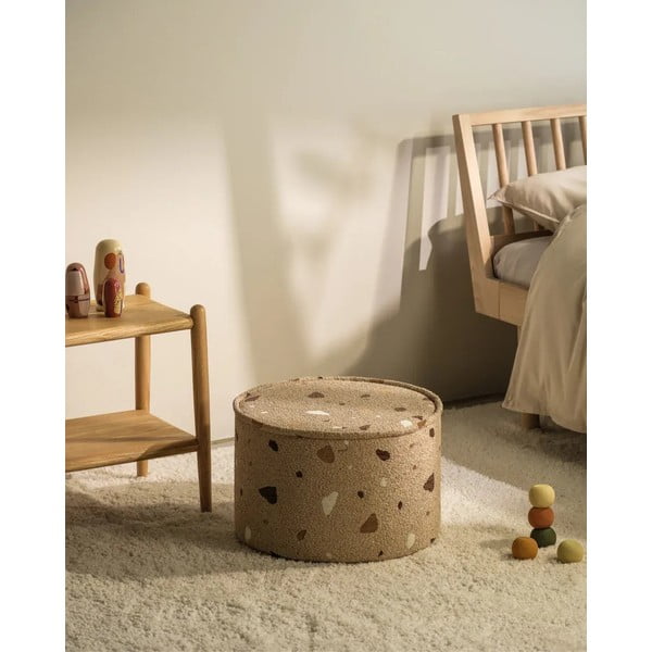 Světle hnědý dětský puf z textilie bouclé/žinylkový Terrazzo – Wigiwama-image-3