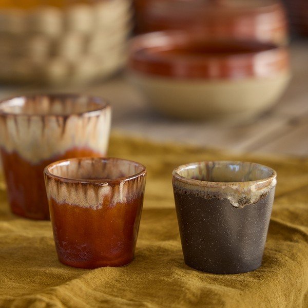 Tmavě hnědý kameninový šálek na espresso 70 ml Poterie – Casafina-image-1