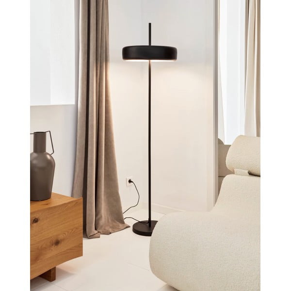 Černá stojací lampa s kovovým stínidlem (výška 183 cm) Francisca – Kave Home-image-1