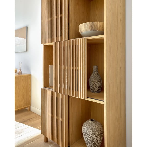 Knihovna v dekoru dubu s posuvnými dveřmi v přírodní barvě 85x170 cm Beyla – Kave Home-image-2