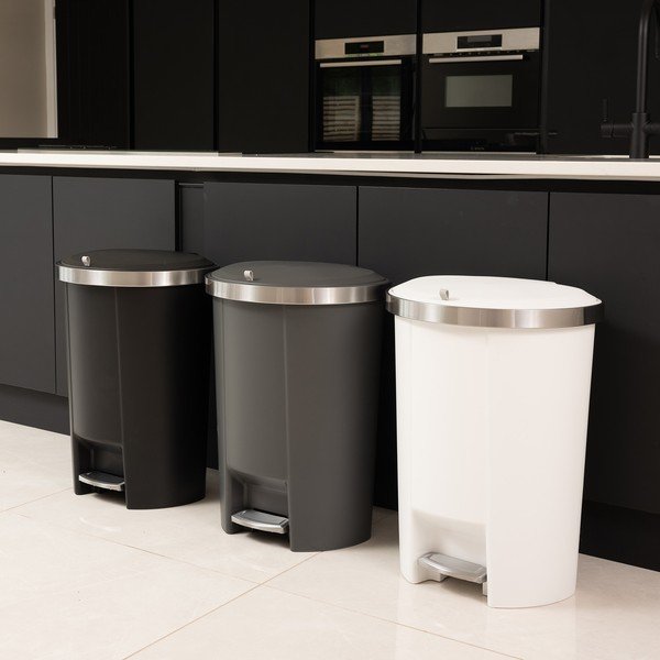 Šedý nášlapný plastový odpadkový koš 50 l – Addis-image-3