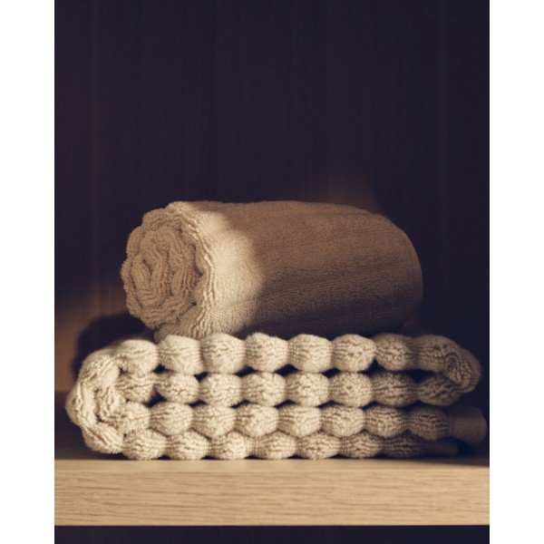 Béžová froté bavlněná osuška 70x140 cm Navira – Kave Home-image-1