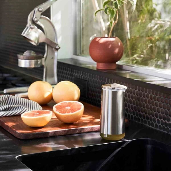 Šedý automatický ocelový dávkovač mýdla 266 ml - simplehuman-image-4