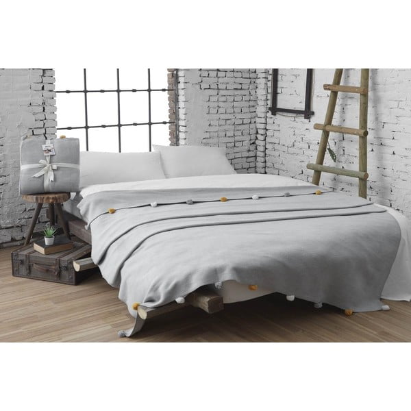 Šedý fleecový přehoz 150x200 cm Pom Pom – Mijolnir-image-1