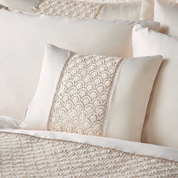 Dekorační polštář z mikrosaténu 30x40 cm Deco Sequin – Catherine Lansfield-image-1