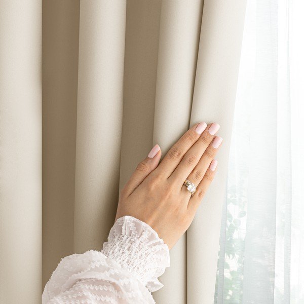 Krémový dimout závěs 140x250 cm Carli – Restilo-image-2