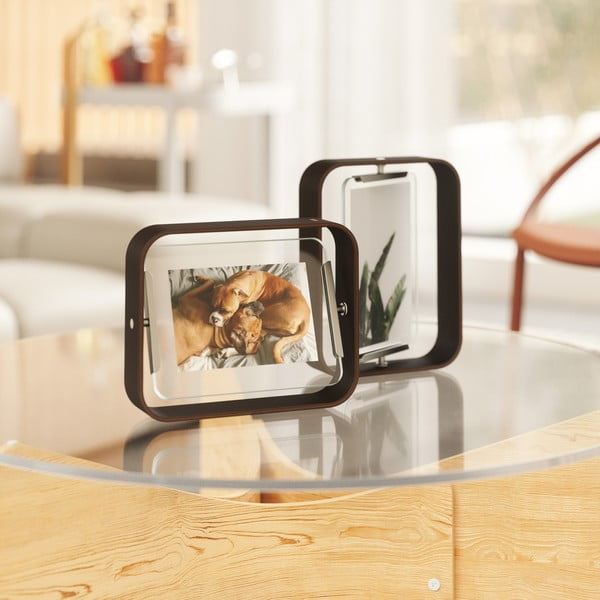 Tmavě hnědý dřevěný stojací rámeček 19x24 cm Bellwood – Umbra-image-2