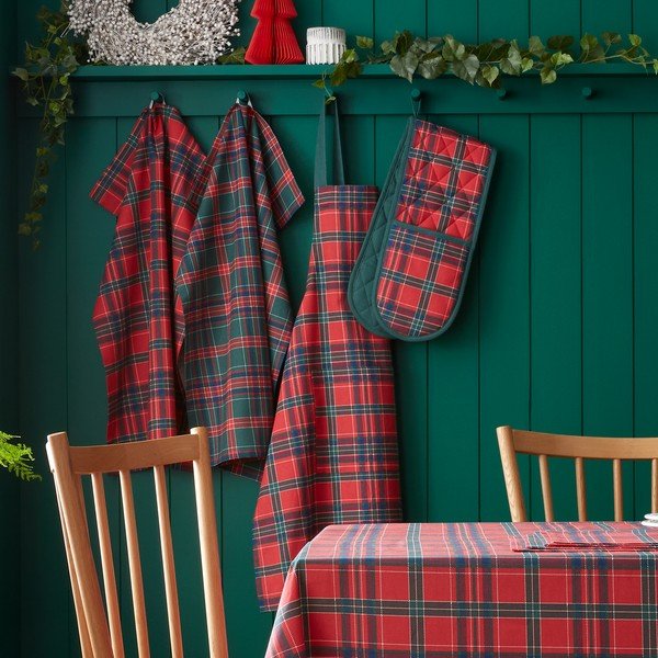 Bavlněná zástěra s vánočním motivem Christmas Tartan Check – Catherine Lansfield-image-2