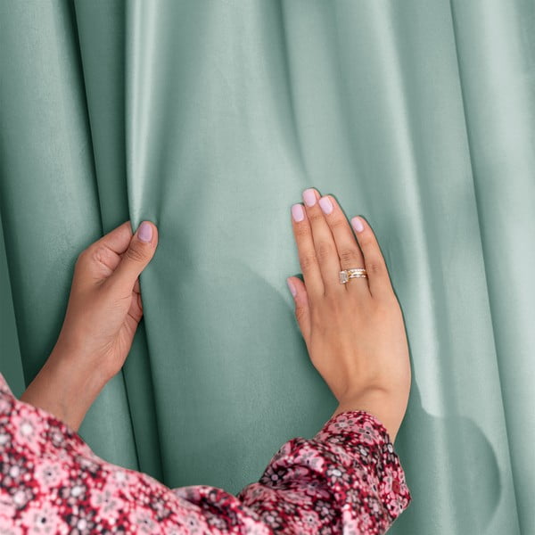 Světle zelený sametový dimout závěs 140x245 cm Pleat – Restilo-image-1