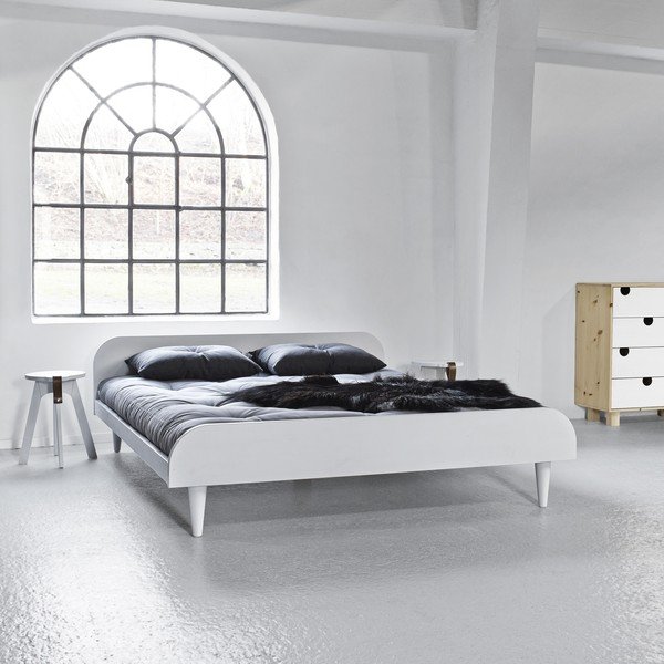 Dvoulůžková postel z borovicového dřeva s matrací Karup Design Twist Comfort Mat White/Black, 160 x 200 cm-image-1