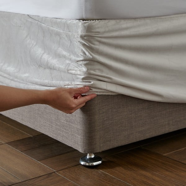 Krémový napínací sametový potah na rám postele 152x198 cm Kingsley – Catherine Lansfield-image-1