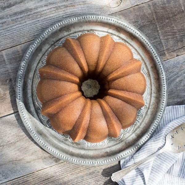 Forma na bábovku ve zlaté barvě Nordic Ware Anniversary, 2,8 l-image-1