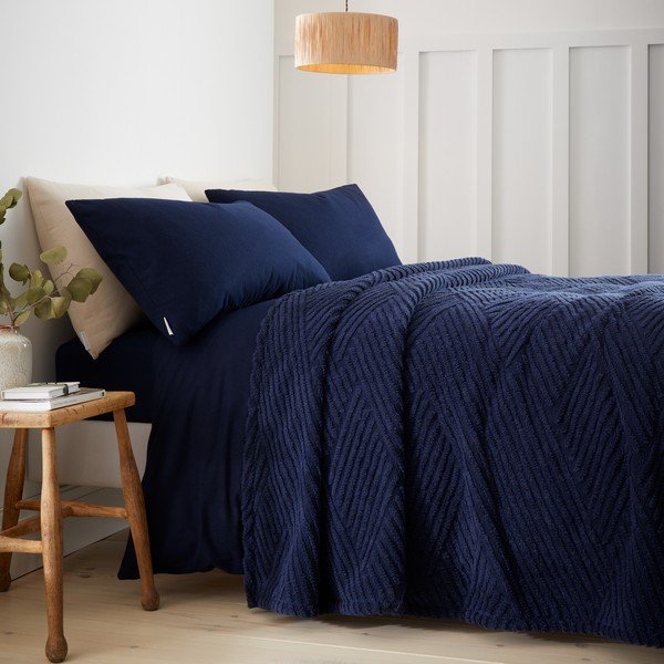 Tmavě modrý přehoz 230x220 cm Heat Buddy Super Thermal – Catherine Lansfield-image-1