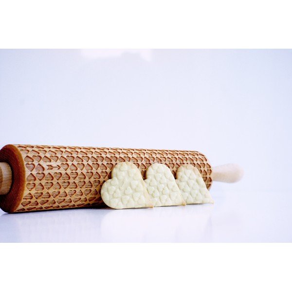 Dřevěný embosovaný váleček na těsto Valek Srdce-image-4