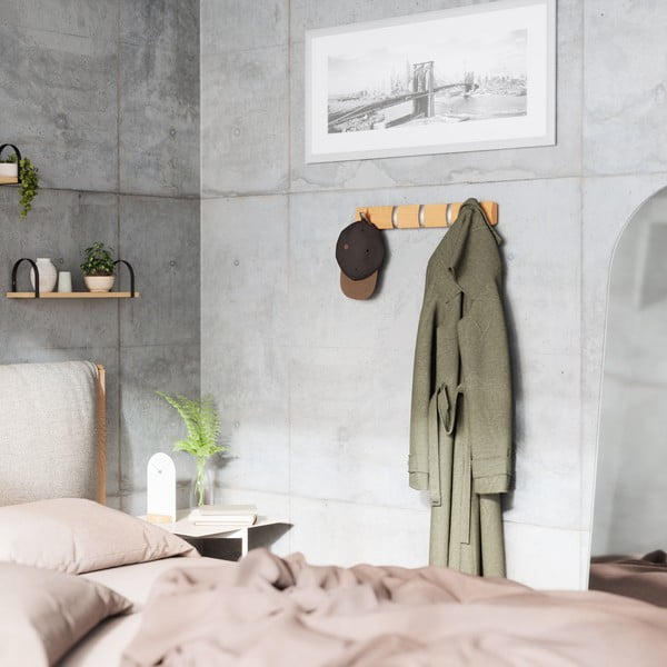 Nástěnný věšák z jasanového dřeva v přírodní barvě Flip – Umbra-image-1