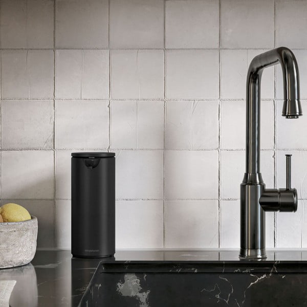 Matně černý bezdotykový ocelový dávkovač mýdla 414 ml – simplehuman-image-1