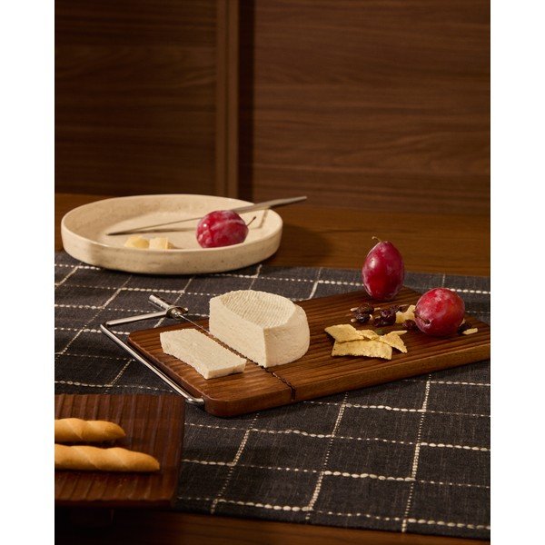 Dřevěné prkénko 29 x 22 cm Rommu – Kave Home-image-1