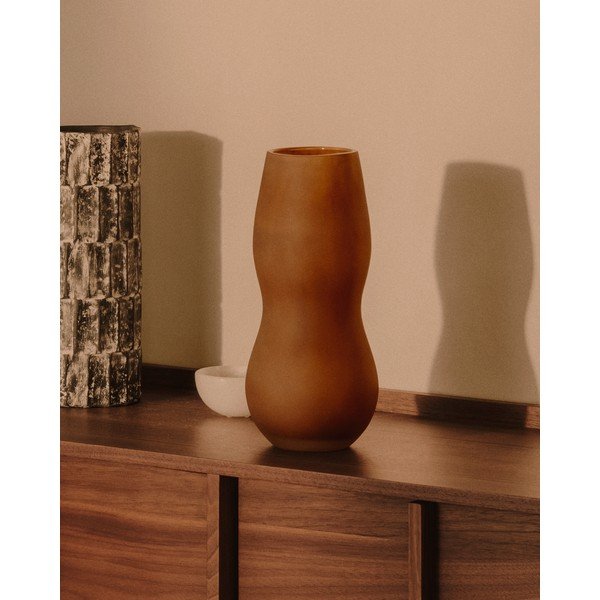 Hnědá skleněná váza (výška 32 cm) Crila – Kave Home-image-1