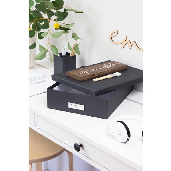 Tmavě šedý úložný box se jmenovkou na dokumenty Bigso Box of Sweden Oskar, velikost A4-image-1