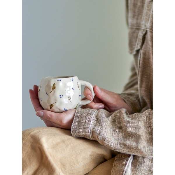 Krémový hrnek z kameniny 260 ml Pippine – Bloomingville-image-1