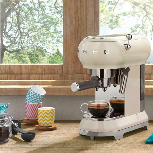 Krémové bílý pákový kávovar na Espresso SMEG-image-1