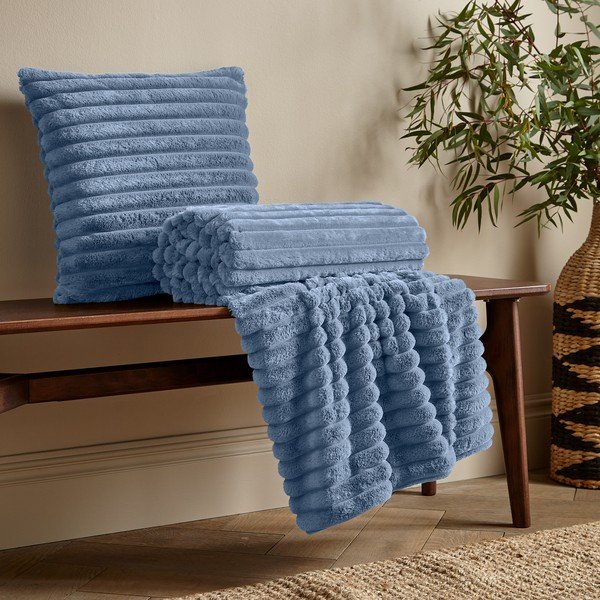 Modrá deka z mikroplyše 130x170 cm Cosy Ribbed – Catherine Lansfield-image-3