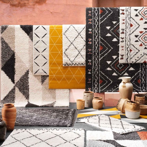 Béžový koberec s příměsí bavlny 68x110 cm Modesto – douceur d'intérieur-image-1