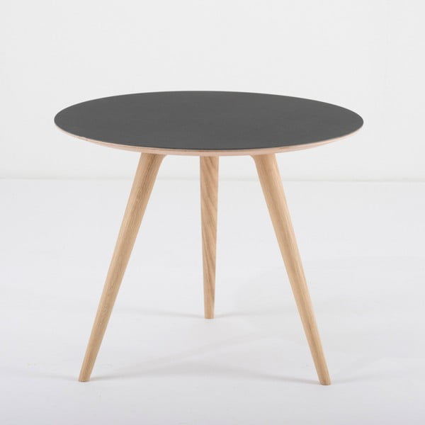 Odkládací stolek z dubového dřeva s černou deskou Gazzda Arp, ⌀ 55 cm-image-2