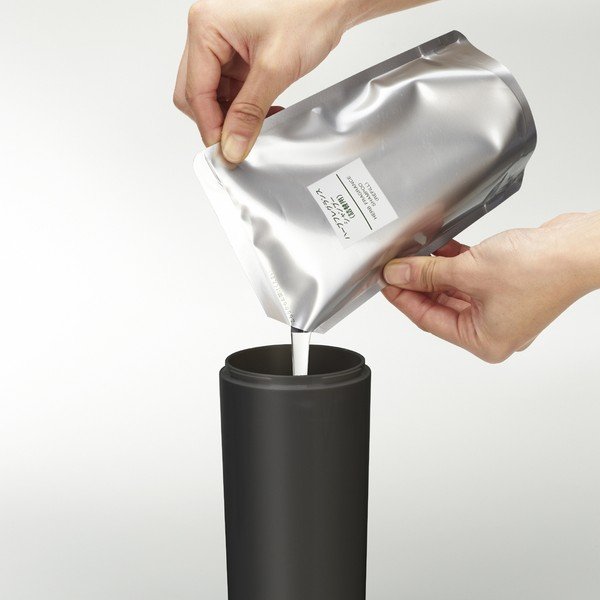 Černý plastový dávkovač mýdla 500 ml Round – YAMAZAKI-image-2