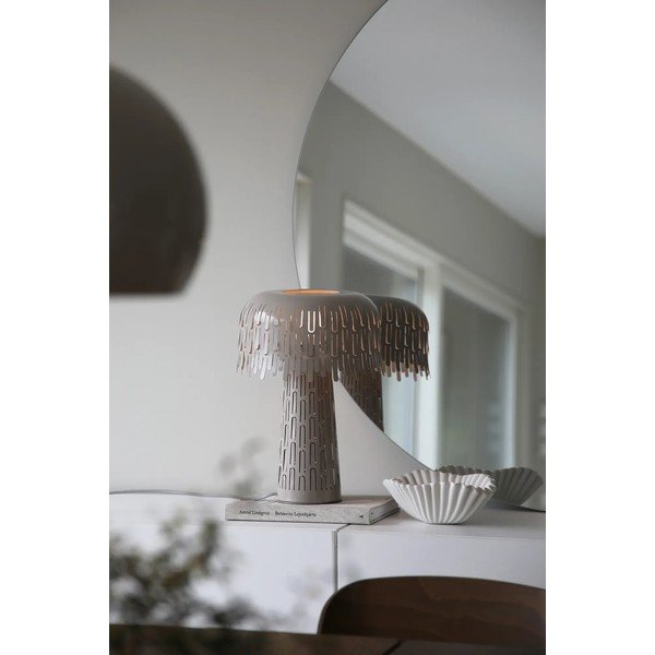 Šedobéžová stolní lampa s kovovým stínidlem (výška 38 cm) Verbera – Markslöjd-image-1