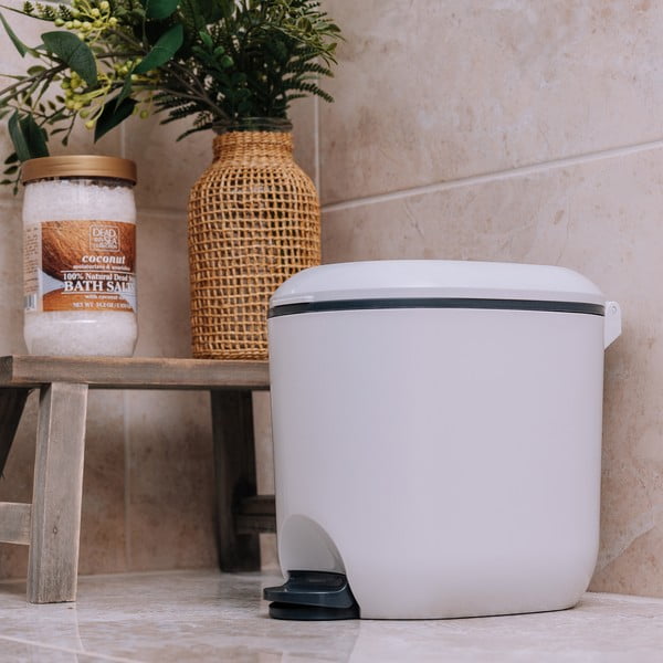 Bílý nášlapný plastový odpadkový koš 3,5 l – Addis-image-3