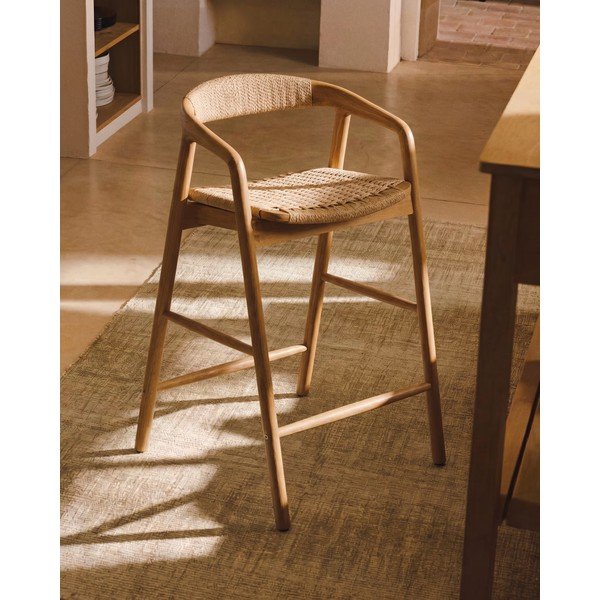 Barová židle s područkami z dubového dřeva v přírodní barvě (výška sedáku 65 cm) Derile – Kave Home-image-1