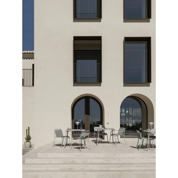 Světle šedá kovová zahradní židle Yua Wire – Blomus-image-3