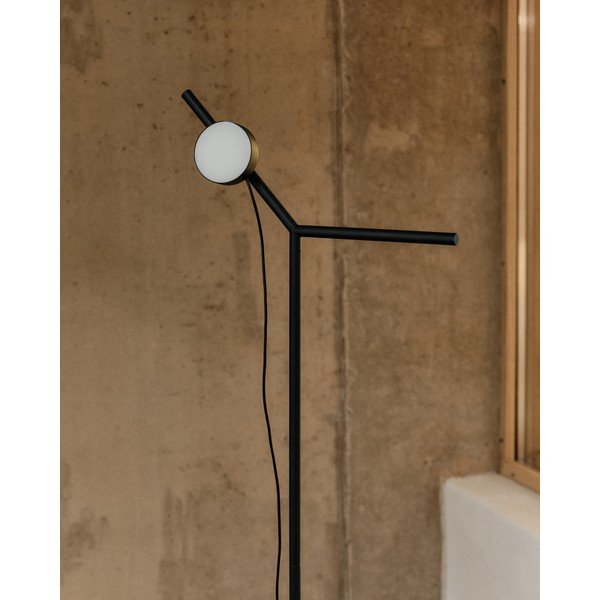 Černá LED stmívatelná stojací lampa (výška 160 cm) Orey – Kave Home-image-1