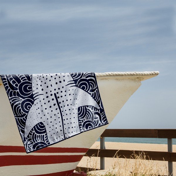 Tmavě modrá plážová osuška 90x180 cm Shark – DecoKing-image-1