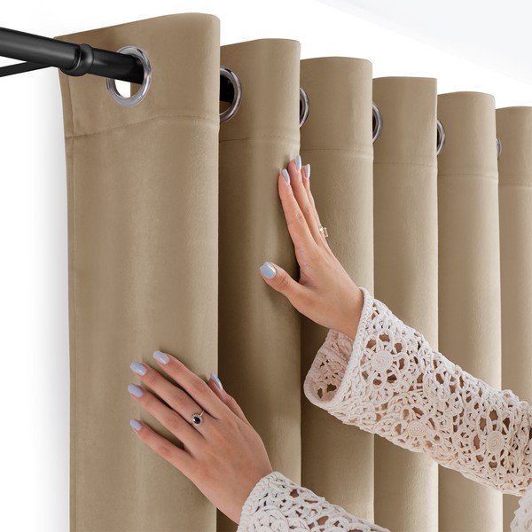 Béžový sametový dimout závěs 200x250 cm Velto – Filumi-image-3