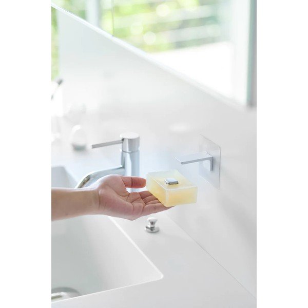 Bílý samodržící plastový magnetický držák mýdla Film Hook – YAMAZAKI-image-4