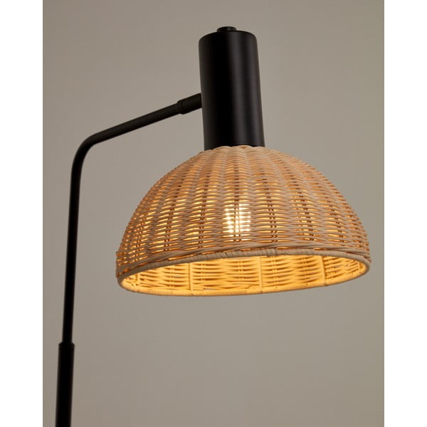 Stojací lampa s ratanovým stínidlem v černo-přírodní barvě (výška 157 cm) Damila – Kave Home-image-2