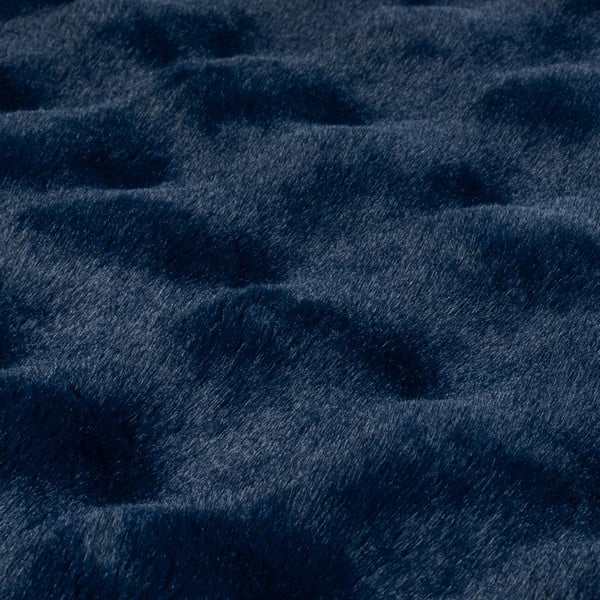 Tmavě modrá syntetická kožešina 80x150 cm Waffle Faux Fur – Flair Rugs-image-2