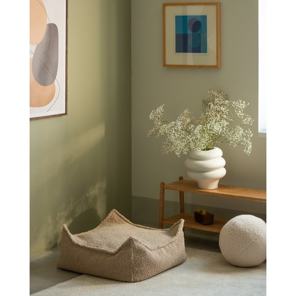 Světle hnědý dětský sedací vak z textilie bouclé Square – Wigiwama-image-1