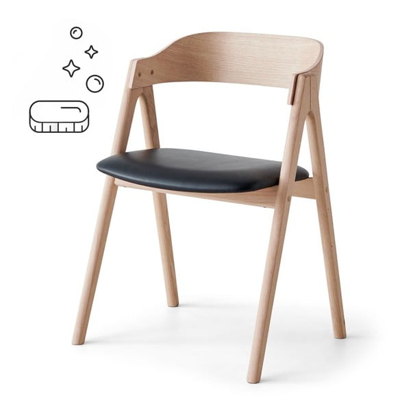 Mokré pěnové čištění a výživa šestí sedáků židlí s koženým čalouněním